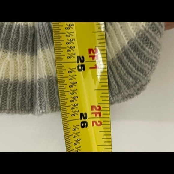 Metaphor sz sm sweater gray/ white back button accent - Picture 5 of 12